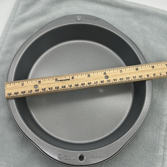 Wilton Recipe Right Non-Stick 8”x 1-1/2” Round Cake Pan -#2105-957 - Picture 4 of 7